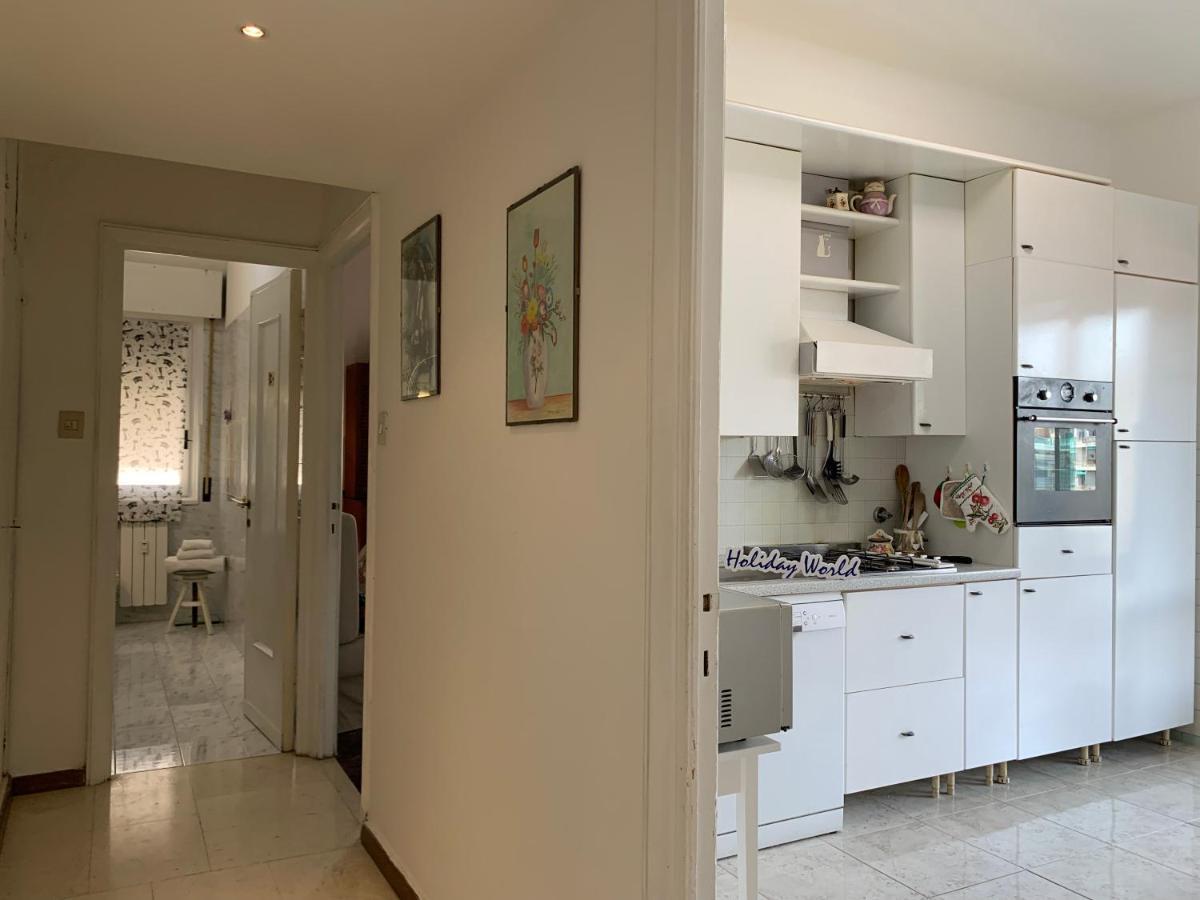 House F&f By World *